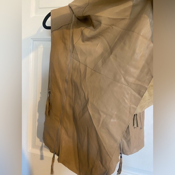 Love Token Jinx Vest Ruffle Lapel Faux Suede Vest Small Tan - Picture 3 of 6